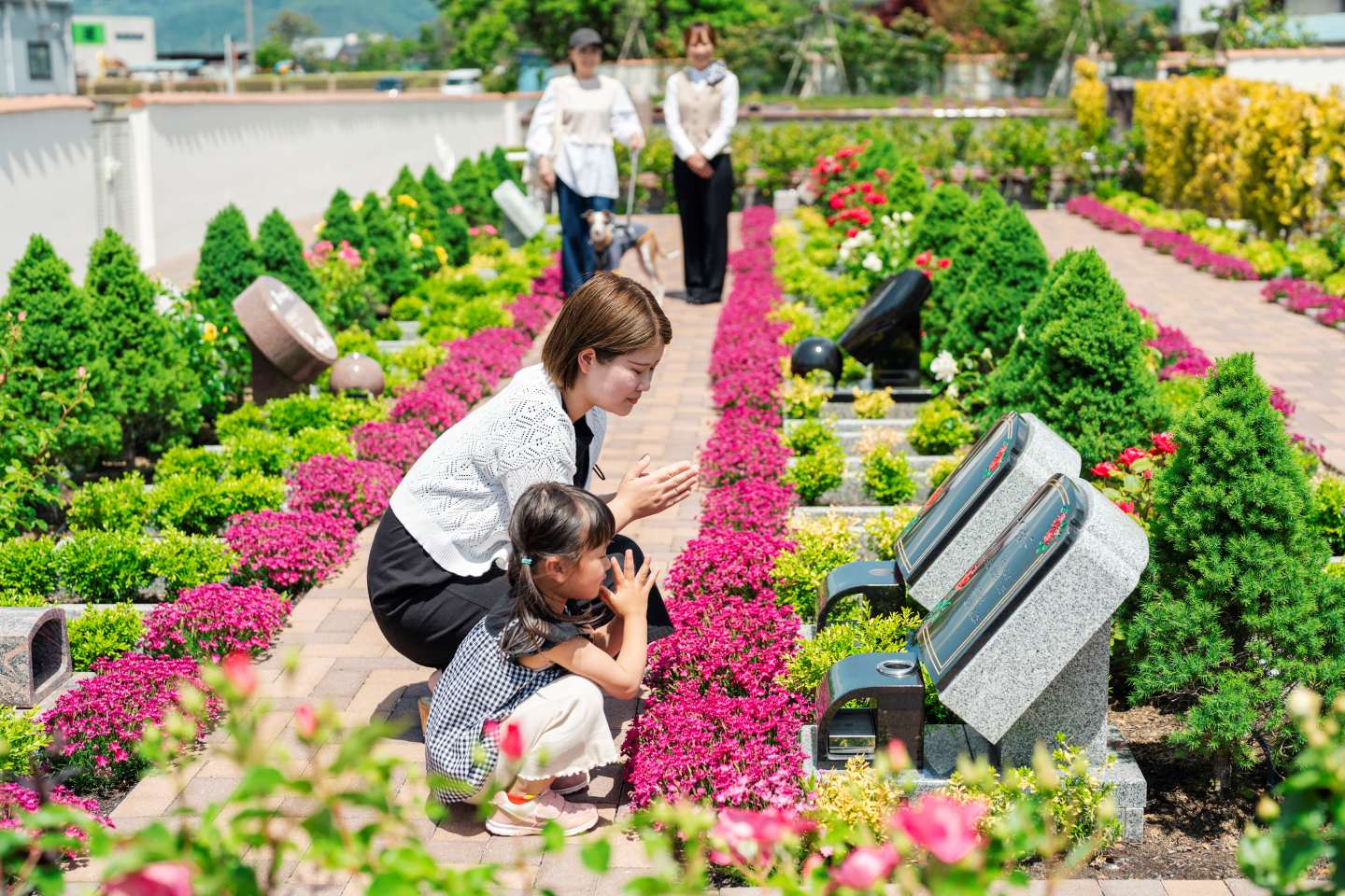見学や相談をイメージしたロイヤルガーデン長野の風景