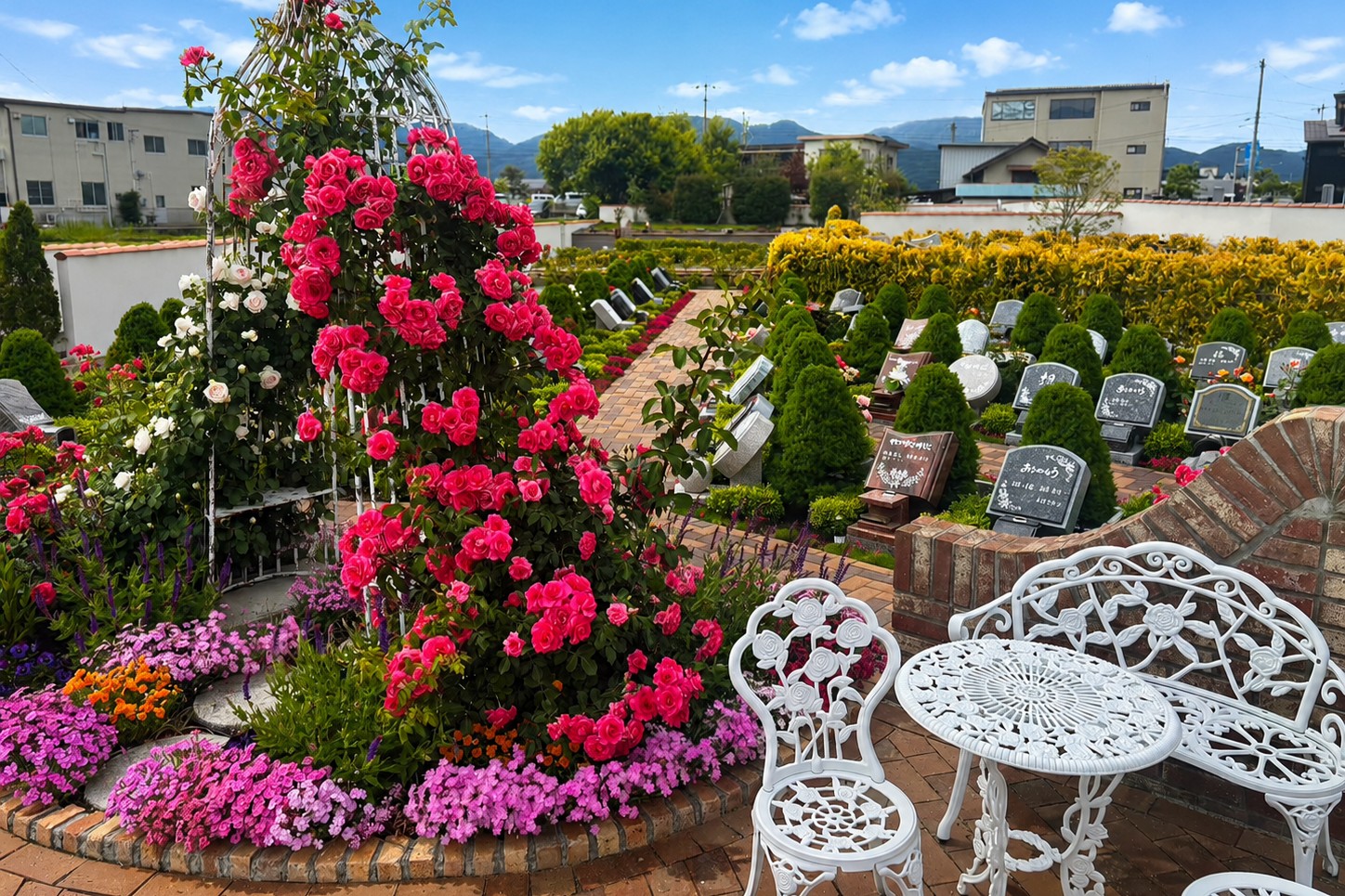季節の花が咲くロイヤルガーデン長野の園内イメージ