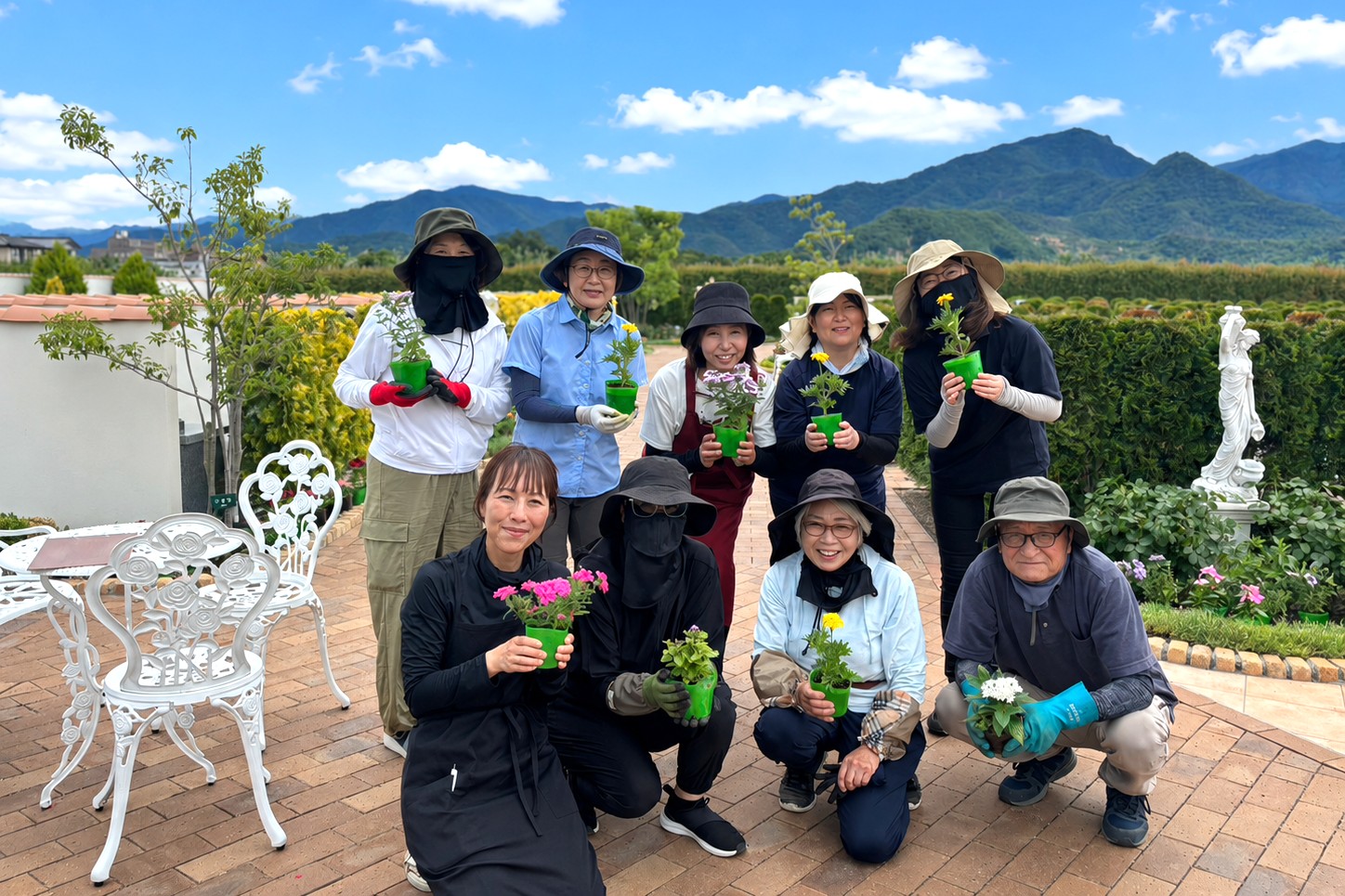 ロイヤルガーデン長野のお花の植え替え