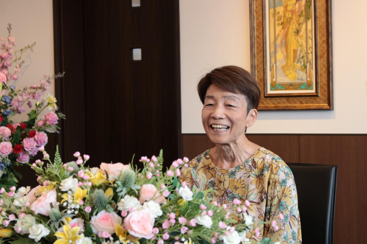 お墓の引越しとお墓選びについて笑顔で語る唐木田様